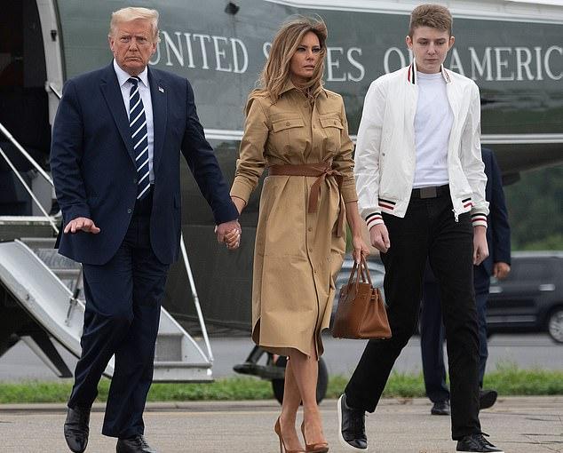 Он сообщил, что Трамп не только радушно поблагодарил его в Мар-а-Лаго, но и отвел в местный про-шоп выбрать вещи.