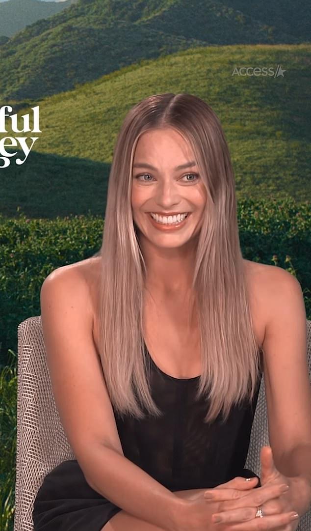 На прошлой неделе на интервью Access Hollywood Марго Робби была очаровательно затмлена своим маленьким сыном.