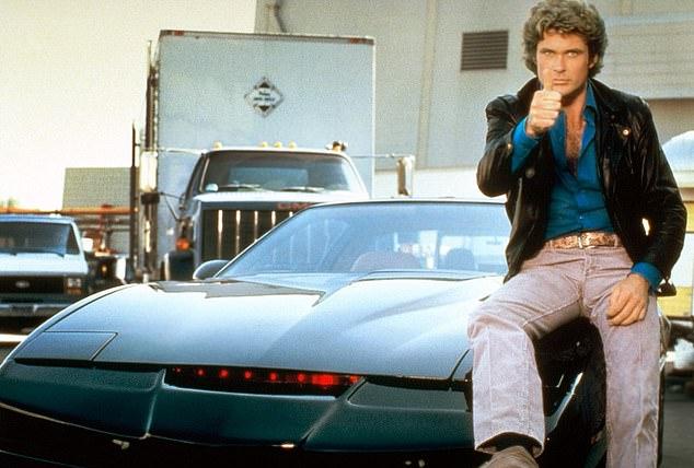 Создатели хита Netflix Cobra Kai возьмутся за возрождение культового сериала 80-х Knight Rider. Дэвид Хассельхофф и КИТТ.