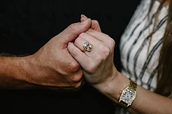 Что скрывает кольцо Тейлор Свифт, подаренное Трэвисом Келси в честь помолвки?