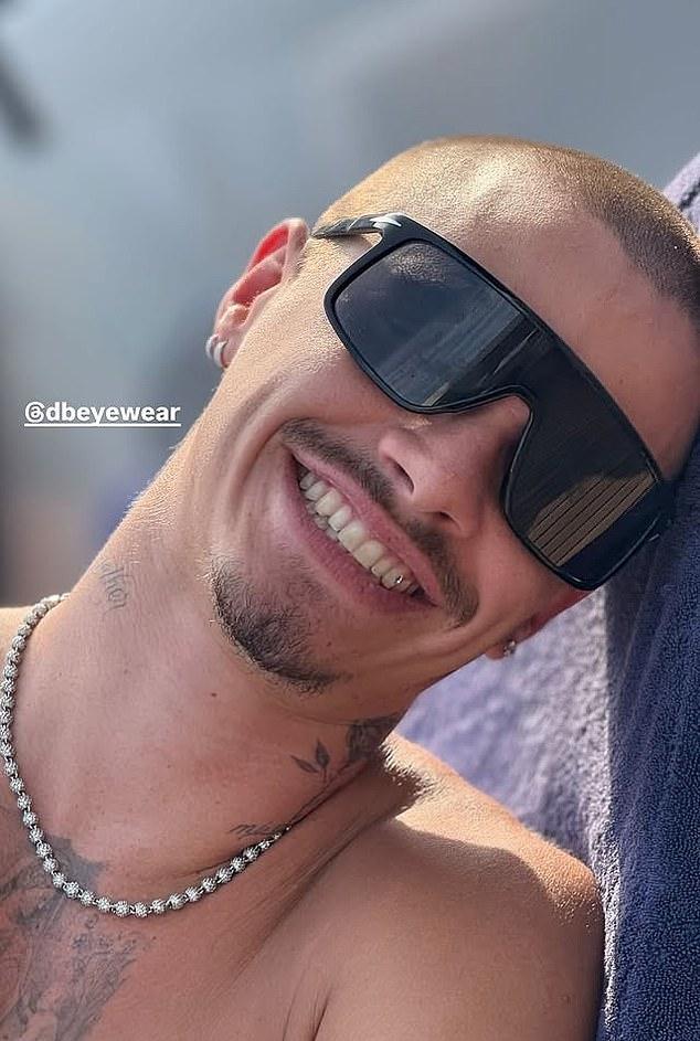 Ромео Бекхэм в Instagram продемонстрировал поразительное сходство с отцом Дэвидом, на фоне продолжающегося семейного разлада со старшим сыном Бруклином.