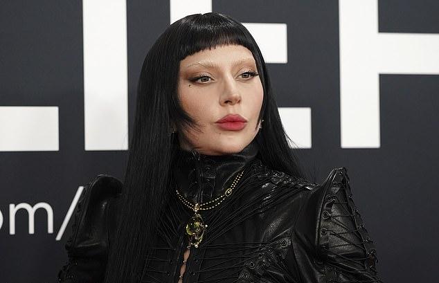 Долгожданное возвращение Леди Гаги на сцену MTV VMA после пяти лет отсутствия.