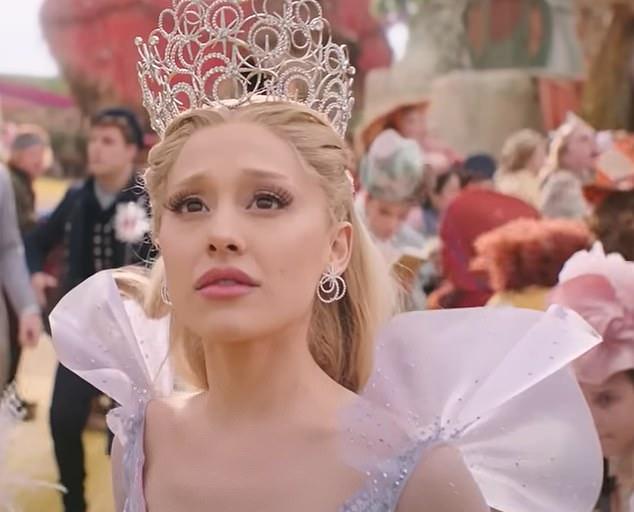 Ариана Гранде, возможно, анонсировала новую песню мюзикла "Злая: Навсегда", выложив тизер сиквела в Instagram в среду.