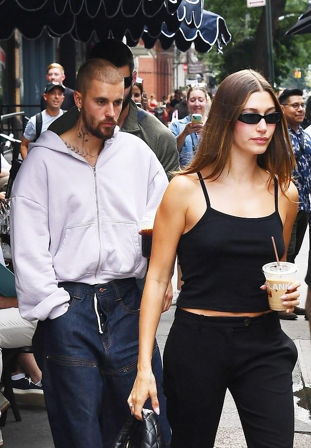 Джастин Бибер выглядел подавленным во время неловкого обеда со своей женой Хейли Бибер в Нью-Йорке