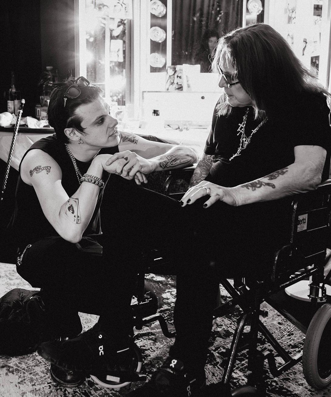 Yungblud отдает дань уважения своим недавним образом