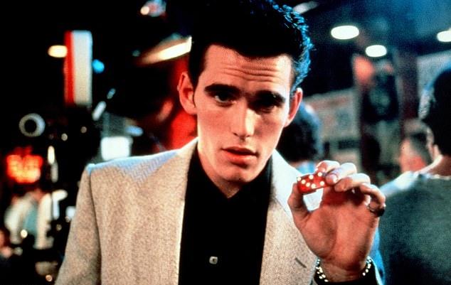 Актер запечатлен 23-летним в фильме 1987 года «Большой город».