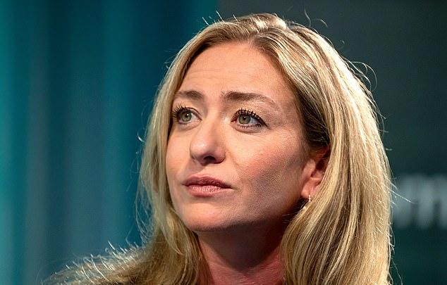 Лили рассказала журналу о фильме «Свайпд» — байопике об основательнице Bumble Уитни Вулф Херд и её предполагаемых домогательствах в Tinder.