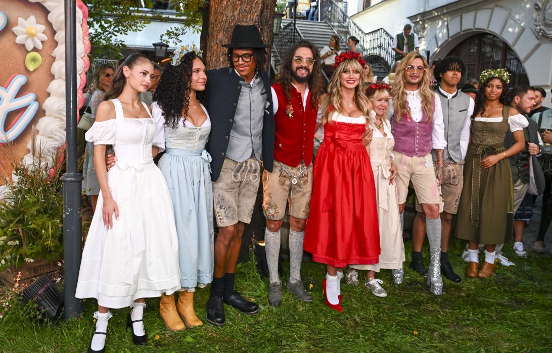 Хайди Клум с семьей и друзьями посетили красную дорожку Heidifest в Хофбройхаус, Мюнхен, 18 сентября 2025 года.