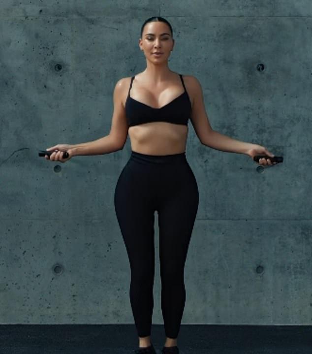 Ким Кардашьян представила коллекцию NikeSkims