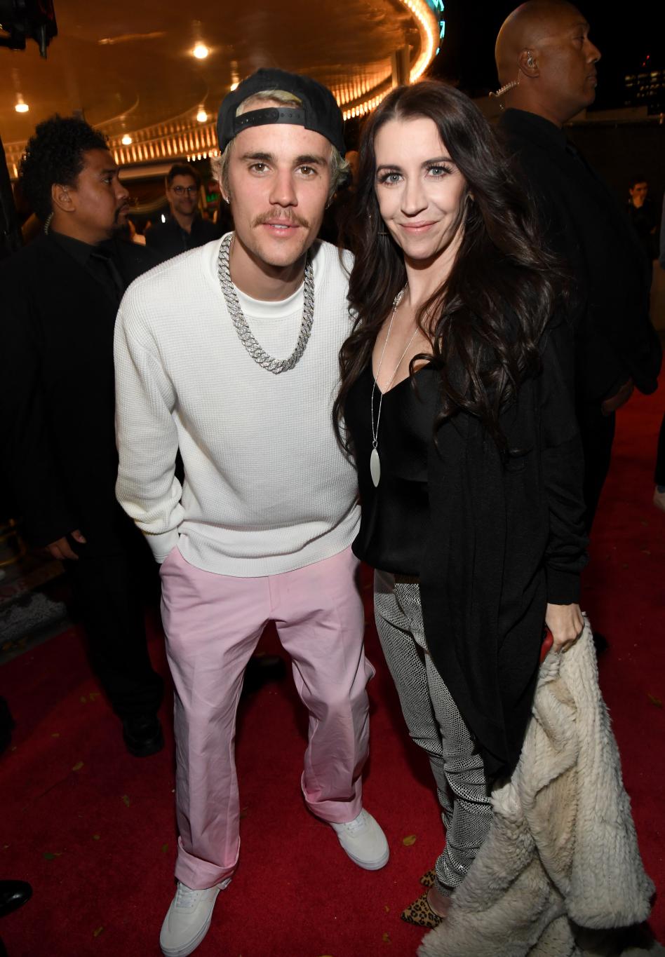 Джастин Бибер и Патти Маллетт на премьере YouTube Originals "Justin Bieber: Seasons" в Вествуде, 27 января 2020 года.