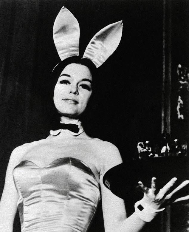 В 1963 году Глория Стайнем на Манхэттене тайно работала «зайчиком Playboy» для журнала Show, разоблачая эксплуатацию, домогательства и дискриминацию.