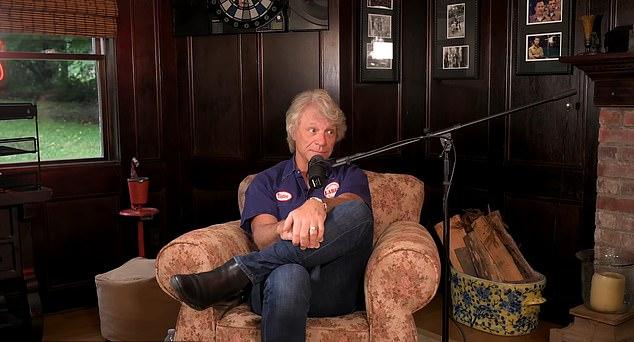 63-летний фронтмен Bon Jovi в подкасте Dumb Blonde вспомнил: «Я просто родился».