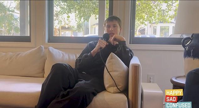 «Она намекнула на сексуальное во время просмотра фильма. Это неприемлемо: не хочу знать о ваших интимных переживаниях, связанных с этим. Просто странно».
