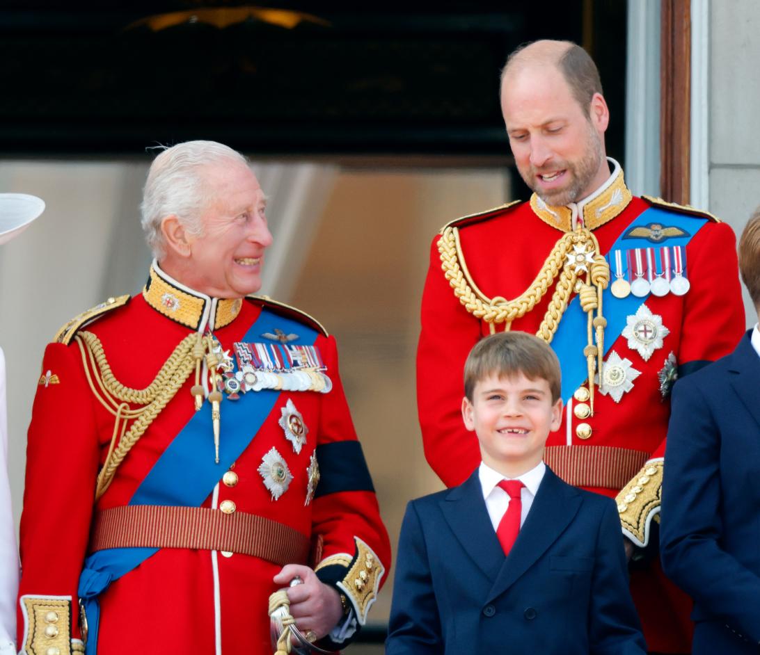 Король Карл III, принц Уильям и принц Джордж на параде Trooping The Colour в 2025 году.