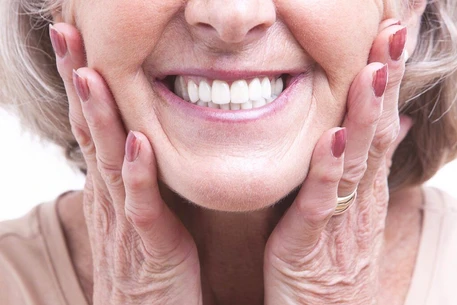 От золотой проволоки до 3D-печати: как появились съёмные зубные протезы