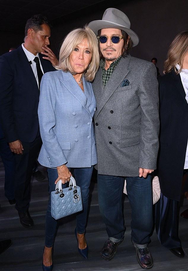 Джонни Депп и Брижит Макрон замечены вместе на показе Christian Dior в рамках Парижской Недели моды в среду.