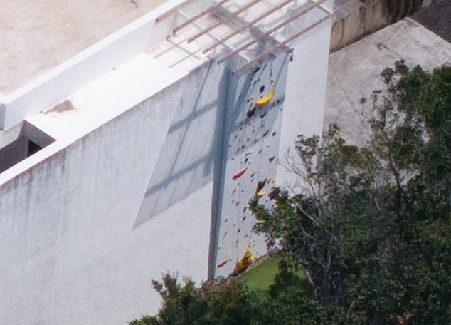 Недавний снимок гигантского особняка Криса Хемсворта в Байрон-Бей раскрыл оригинальную особенность, достойную супергероя