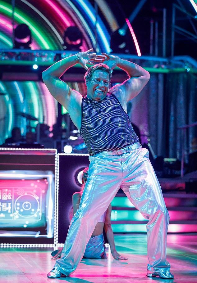 Зрителей Strictly Come Dancing в субботу ошеломила сальса Томаса Скиннера, ставшая вирусной благодаря полному провалу.