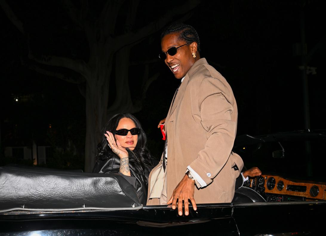 Рианна и A$AP Rocky замечены вместе в автомобиле.