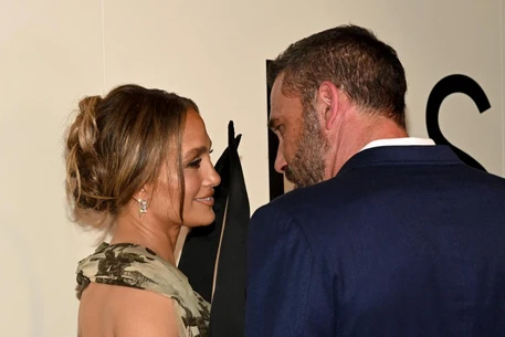 Дженнифер Лопес и Бен Аффлек воссоединились на премьере фильма «Поцелуй женщины-паука» в Нью-Йорке