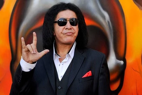 Икона KISS Джин Симмонс прервал молчание после ДТП в Малибу, заверив фанатов, что с ним «все в полном порядке»