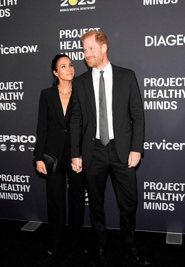 Принц Гарри и Меган перед получением премии «Гуманитарии года» в четверг.