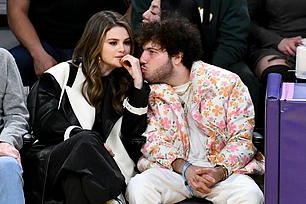 Селена Гомес «рыдала» и опасалась худшего после замужества с Бенни Бланко в прошлом месяце