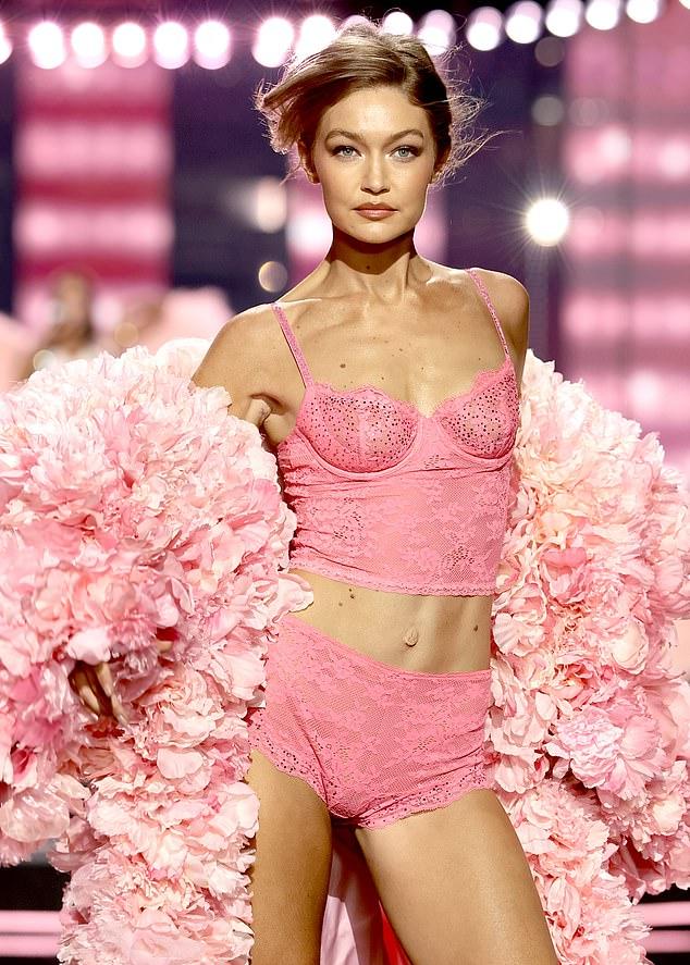 Джиджи Хадид выглядела заметно похудевшей на показе Victoria's Secret в Нью-Йорке в среду, после родов от Зейна Малика в 2020-м.