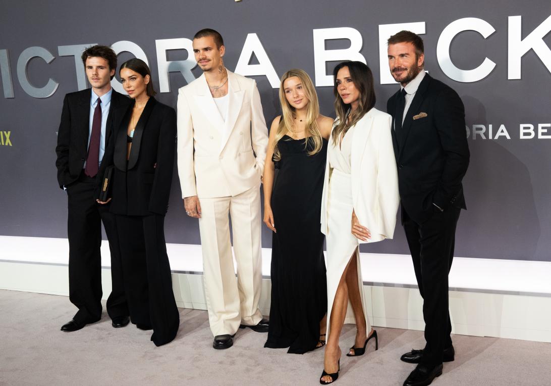 На мировой премьере «Victoria Beckham» присутствовали Круз, Джеки Апостел, Ромео, Харпер, Виктория и Дэвид Бекхэмы.