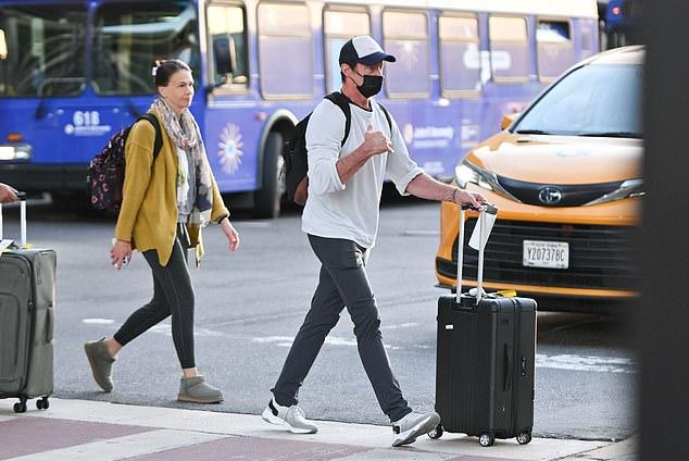 Хью Джекман впервые замечен с подругой Саттон Фостер после сообщений о его попытках наладить отношения с бывшей женой Деборрой-Ли Фернесс