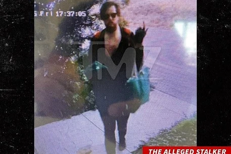 Кайя Гербер получила судебную защиту от мужчины, который просил ее участвовать в спиритическом сеансе