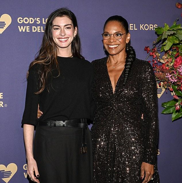 Джиджи Хадид и Энн Хэтэуэй среди звезд на церемонии Golden Heart Awards 2025