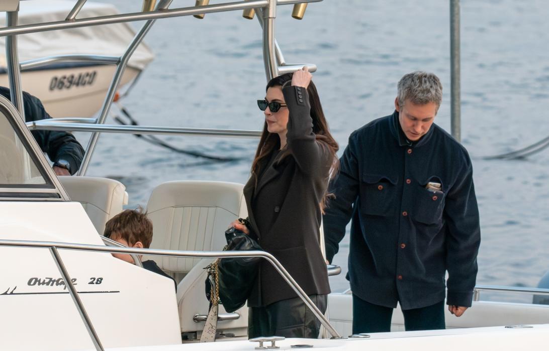 Энн Хэтэуэй и Адам Шульман провели редкое публичное свидание в Нью-Йорке