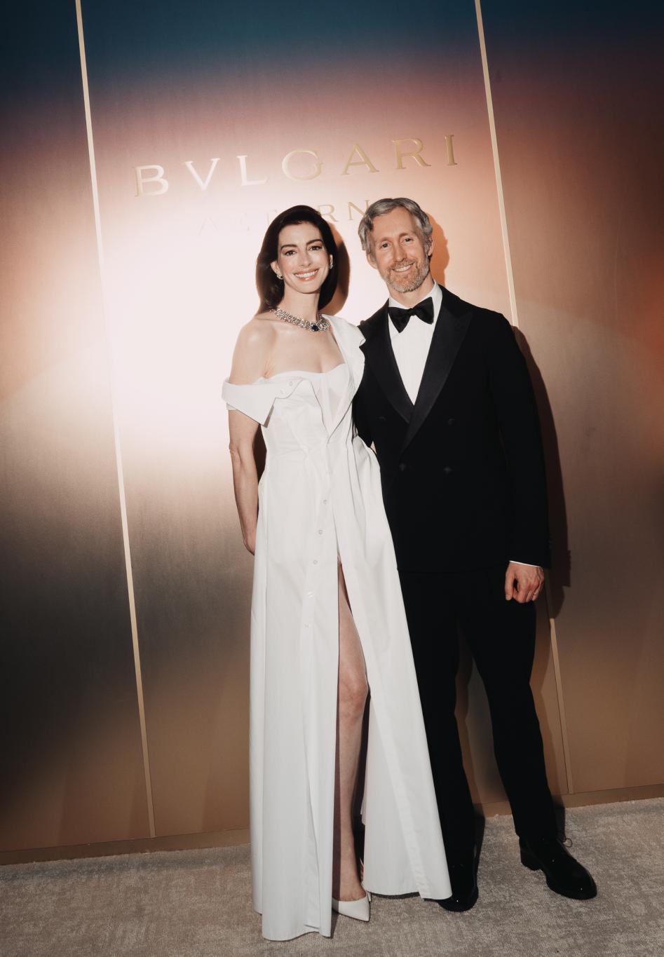 Энн Хэтэуэй и Адам Шульман на вечере высокого ювелирного искусства Bulgari.
