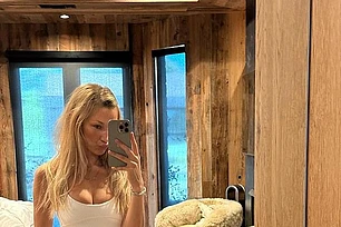 Белла Хадид поделилась редкими снимками из личной жизни