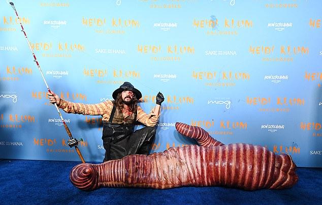 Хайди Клум сделала откровенный намек на свой костюм для Хэллоуина