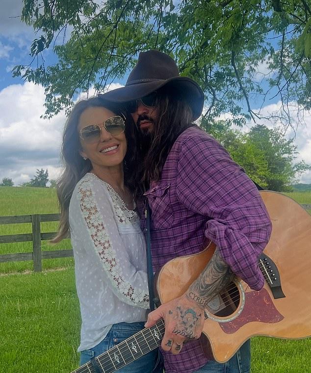 Елизавета описала, как проводила время в доме 64-летнего кентуккийца в Теннесси, в 40 минутах от Нэшвилла.