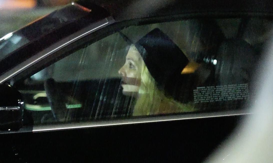 Семья Бритни Спирс крайне обеспокоена ее состоянием после просмотра видео, где певица опасно виляет за рулем по дороге домой с подругой