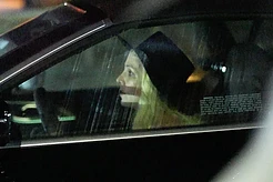 Семья Бритни Спирс крайне обеспокоена ее состоянием после просмотра видео, где певица опасно виляет за рулем по дороге домой с подругой