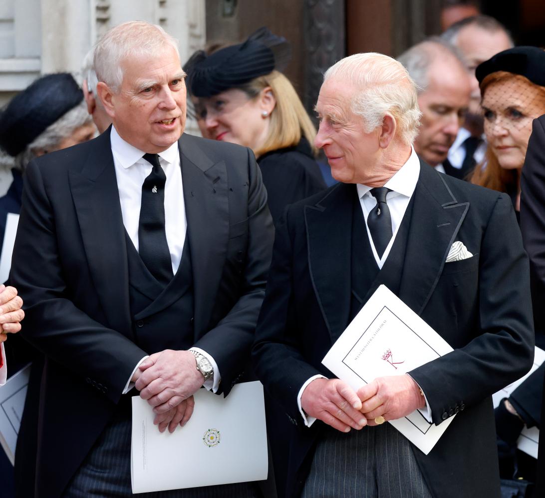 Принц Эндрю и король Карл III на приеме у Кэтрин, герцогини Кентской.