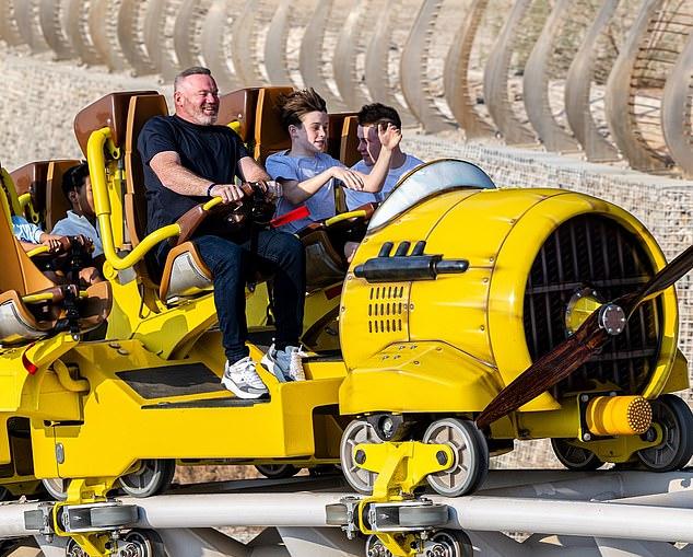 Отметив 40-летие, Уэйн Руни свозил двух старших сыновей в Ferrari World в Абу-Даби на выходных.