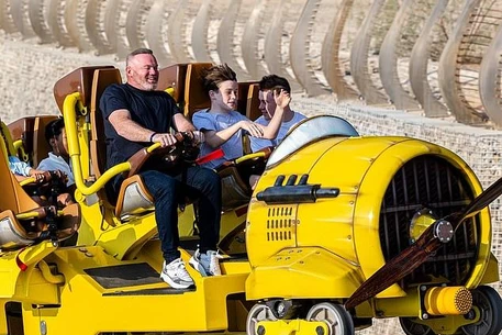 Уэйн Руни устроил двум своим старшим сыновьям поездку в Ferrari World в Абу-Даби на выходных – сразу после празднования своего 40-летия