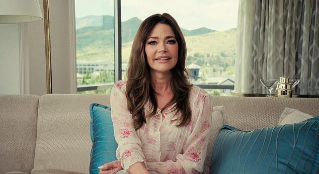 Чарли сиял, вспоминая, как Дениз назвала его "немного застенчивым" и "чуть старомодным" в интервью для его нового дока Netflix "AKA Чарли Шин".