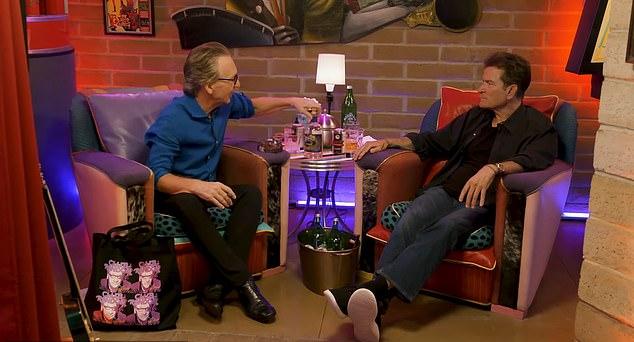 Когда ведущий Билл Махер сказал 60-летнему сыну Мартина Шина, что 54-летняя девушка Бонда «очевидно, все еще любит его», тот улыбнулся и ответил: «Да».