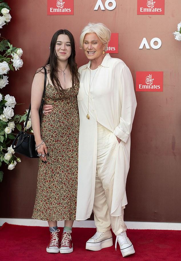 Ранее в этом году Деборра-ли шокировала фанатов, описав распад почти 30-летнего брака как «травматическое предательство», «глубоко ранившее».