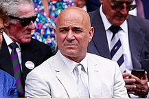 Андре Агасси поразил фанатов архивным снимком с пышной шевелюрой