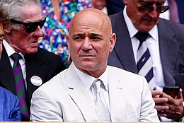 Андре Агасси поразил фанатов архивным снимком с пышной шевелюрой