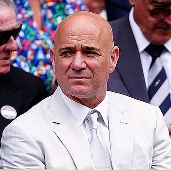 Андре Агасси поразил фанатов архивным снимком с пышной шевелюрой