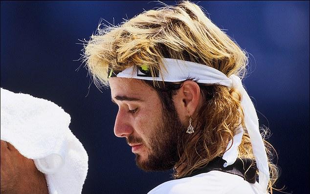 Спортсмен в автобиографии признался, что годами носил парик, начав лысеть с 19 лет.