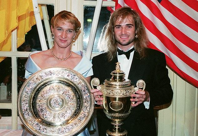 Семикратный чемпион Большого шлема в понедельник опубликовал фото с любимой женой в честь 24-летия их брака.